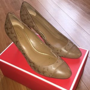 Coach pumps